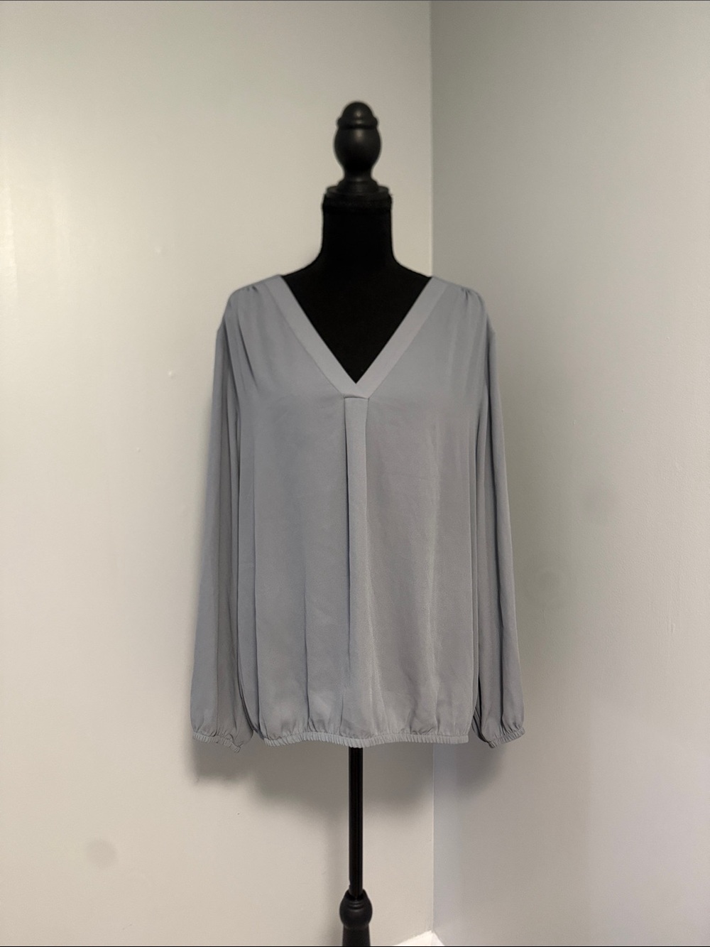 Chaus Light Gray V-Neck Long Sleeve Blouse